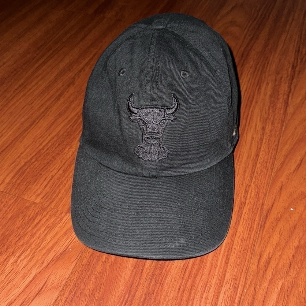 47 Chicago bulls clean up baseball hat cap rare black on black logo - Picture 2 of 7